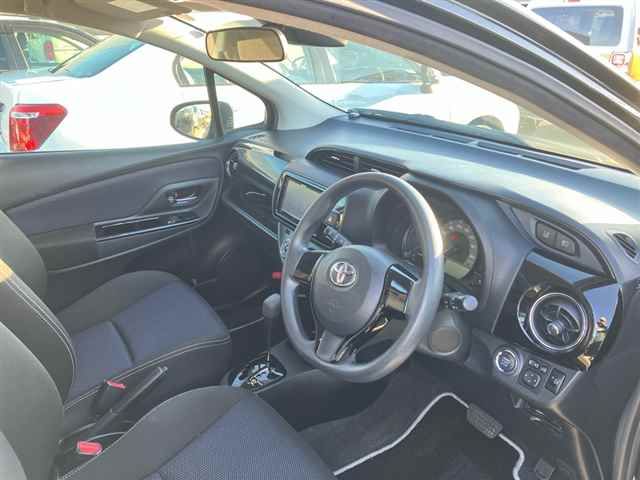 2018 Toyota Vitz F Safety Edition auction photo 3