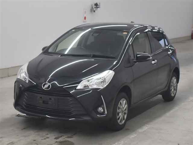 2018 Toyota Vitz F Safety Edition auction photo 4