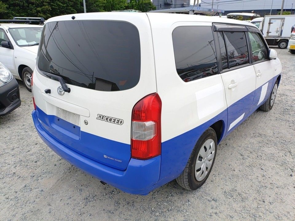 2017 Toyota Succeed auction photo 2