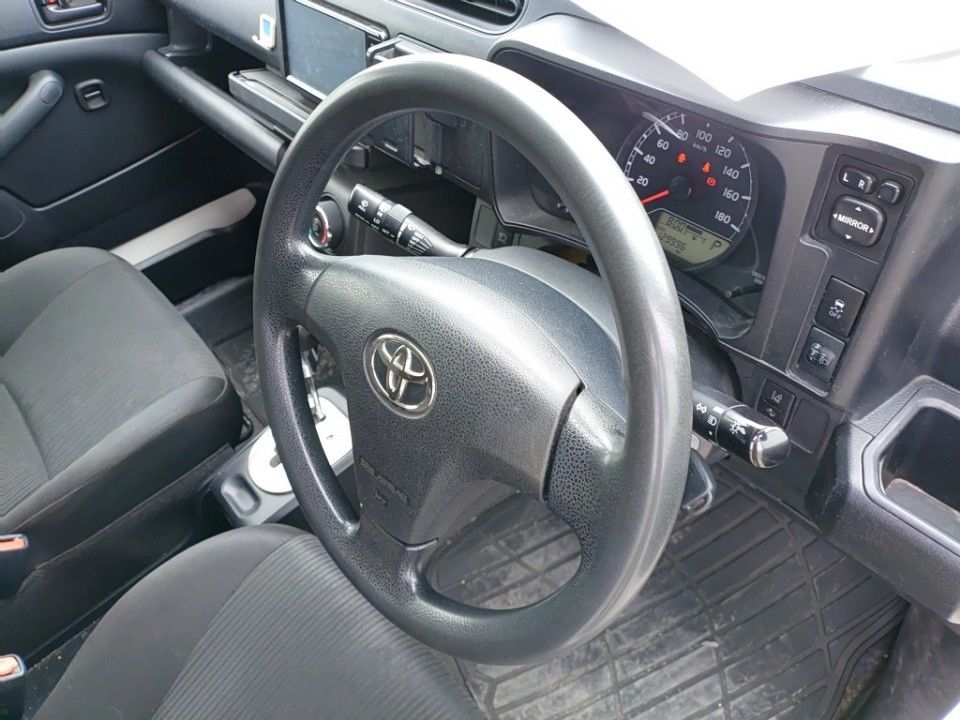 2017 Toyota Succeed auction photo 26