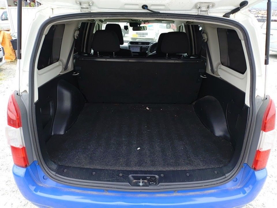 2017 Toyota Succeed auction photo 8