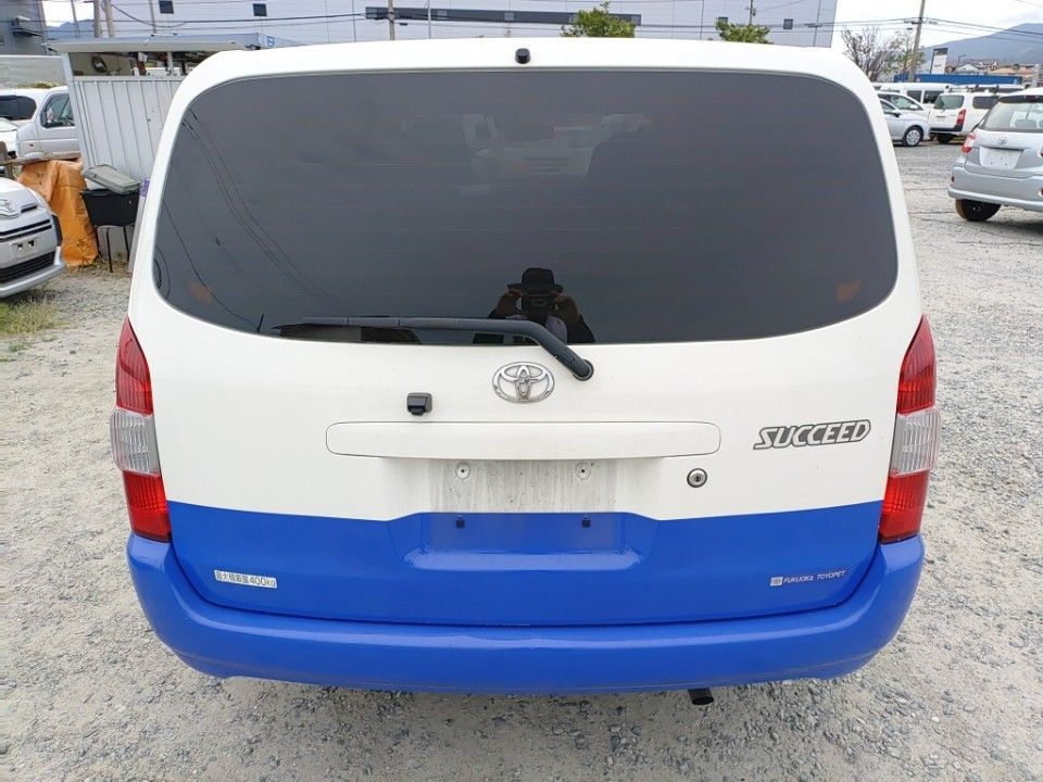 2017 Toyota Succeed auction photo 5