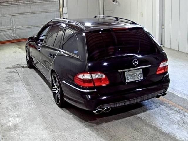 2005 Mercedes-Benz E-Class Station Wagon E500 Avantgarde, left-hand drive auction photo 2