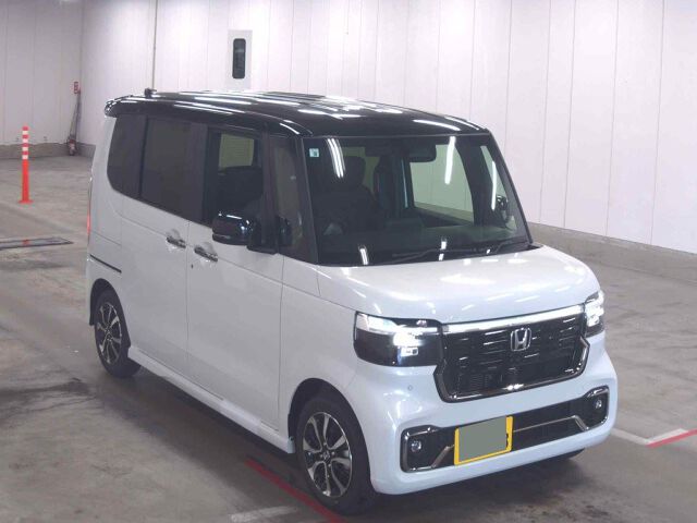 2026 Honda N-BOX Two-tone outfit style Japan auction vehicle