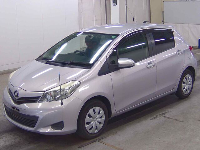 2013 Toyota Vitz Fスマイルエディション auction photo 4