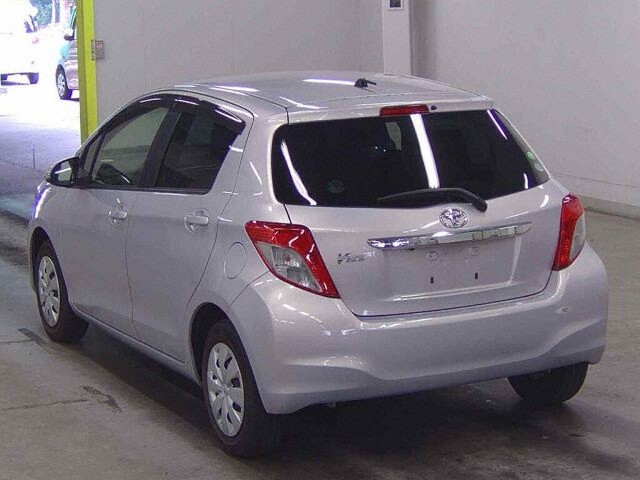 2013 Toyota Vitz Fスマイルエディション auction photo 2