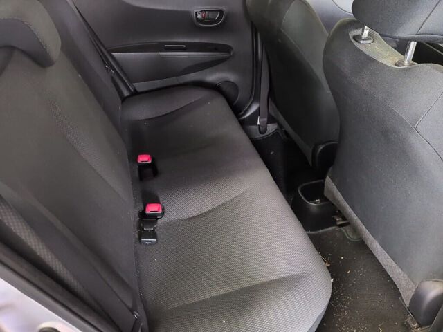 2013 Toyota Vitz Fスマイルエディション auction photo 6