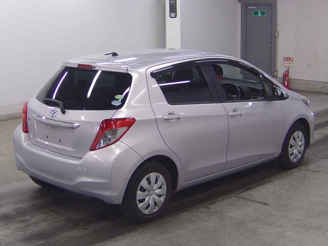 2013 Toyota Vitz Fスマイルエディション auction photo 5