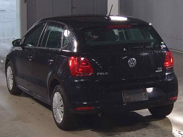 2015 Volkswagen ポロ TSIコンフォートライン auction photo 2