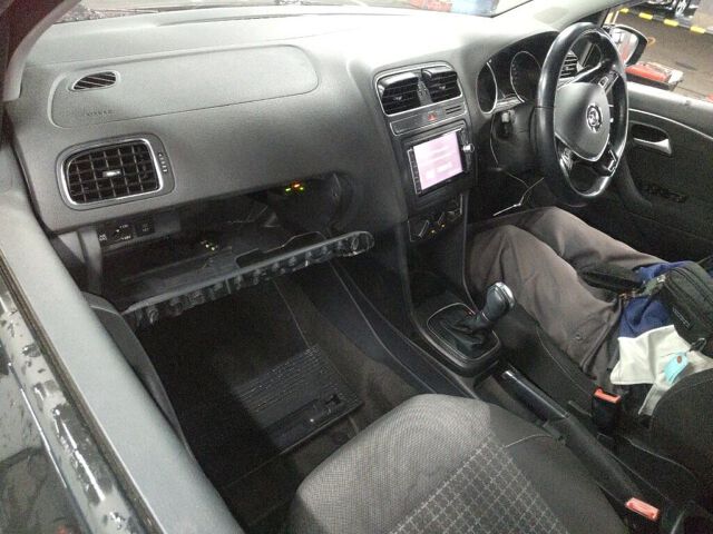 2015 Volkswagen ポロ TSIコンフォートライン auction photo 3
