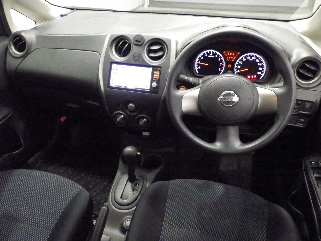 2012 Nissan ノート HB X auction photo 3