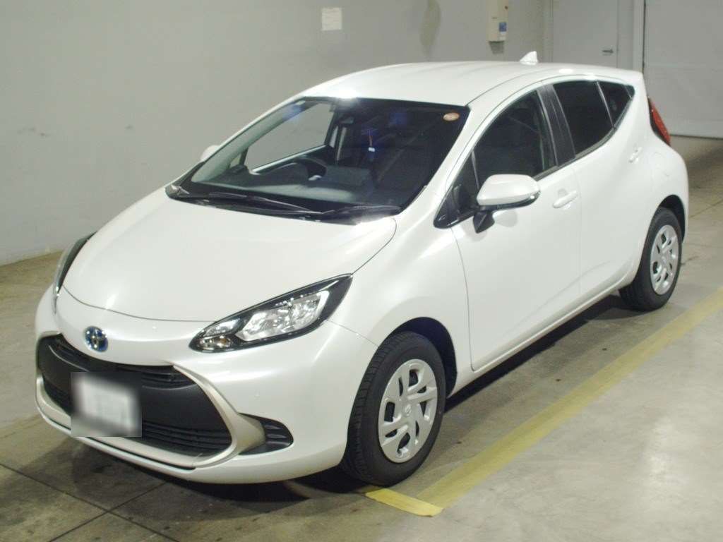2025 Toyota Aqua G E-FOUR 4WD Japan auction vehicle