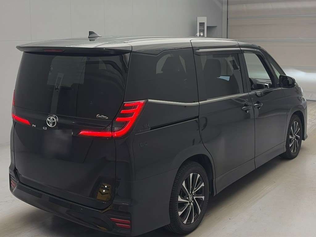 2022 Toyota Noah S-Z auction photo 2