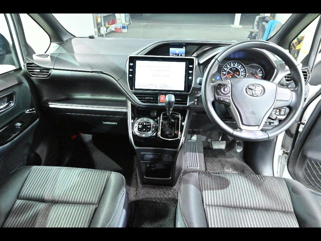 2019 Toyota Voxy ZS Kira 7 people auction photo 3