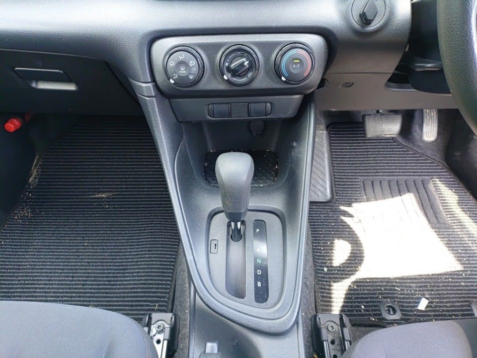 2021 Toyota Yaris auction photo 12
