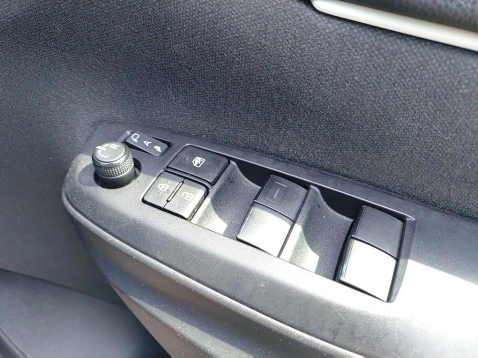 2021 Toyota Yaris auction photo 14