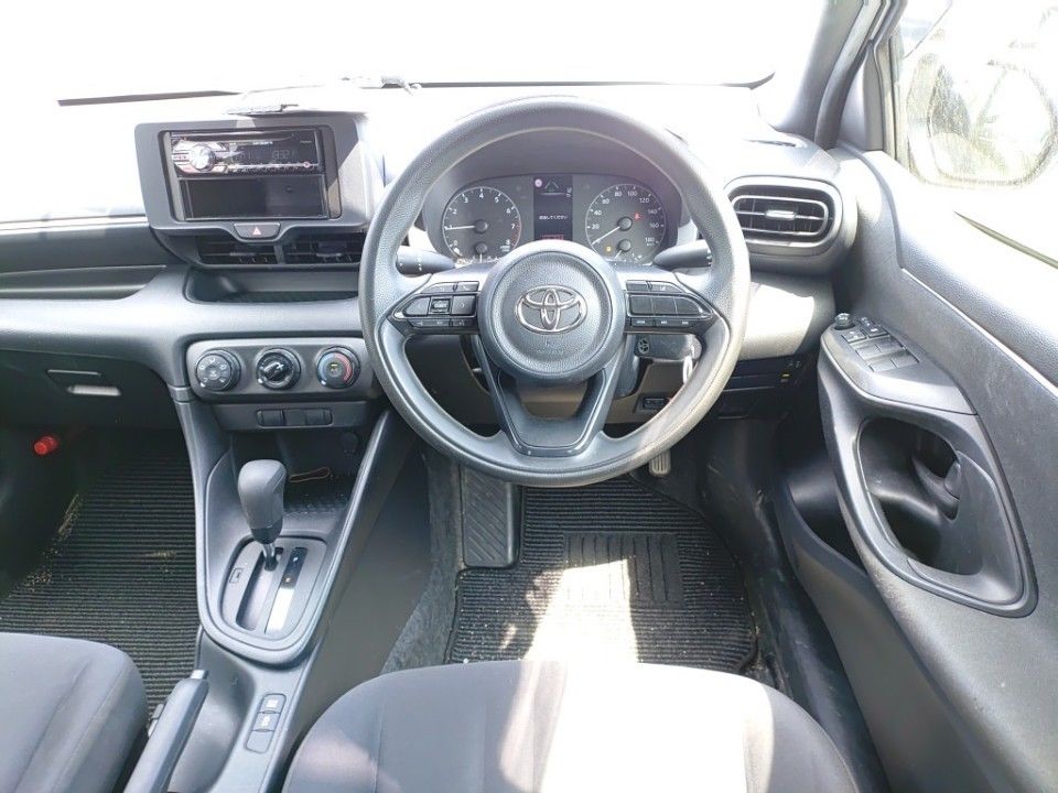 2021 Toyota Yaris auction photo 3