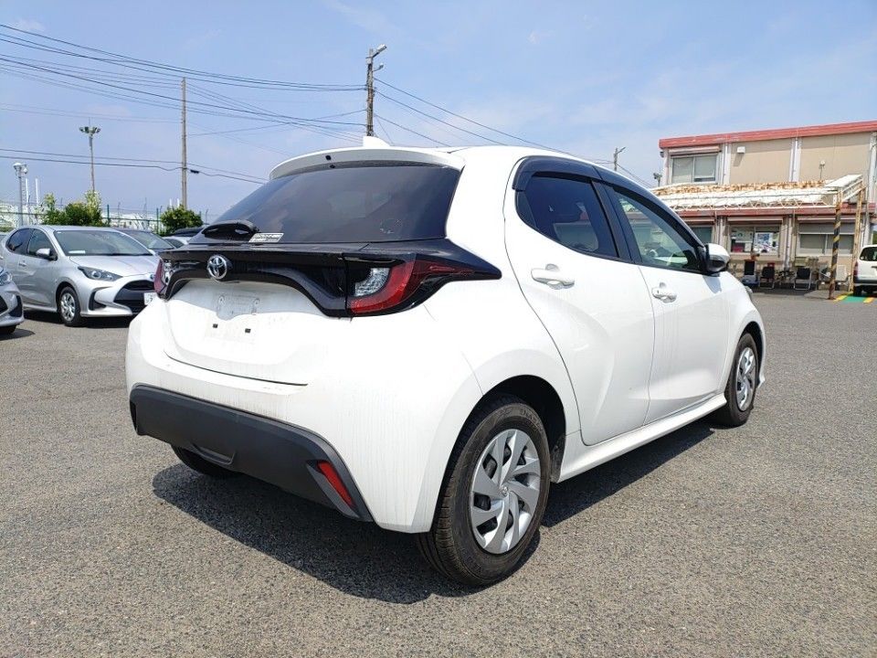 2021 Toyota Yaris auction photo 2