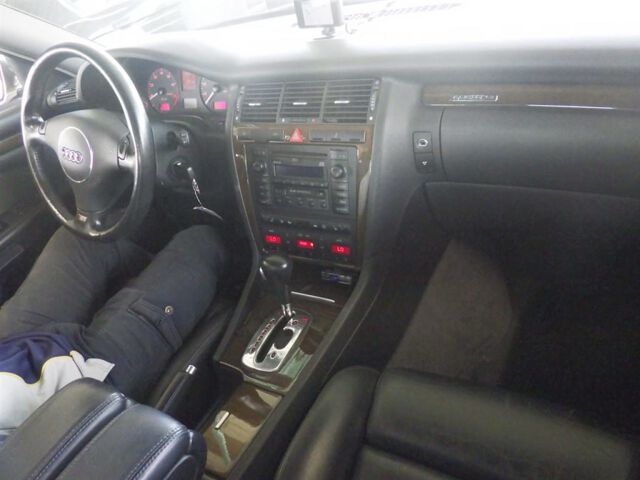 2004 Audi S8 Base grade 4WD auction photo 3