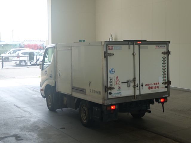 2015 Toyota Dyna レイゾウレイトウ auction photo 2