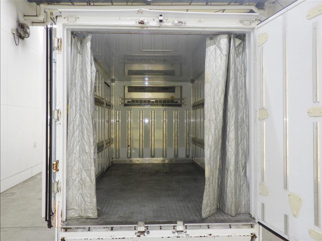 2021 Isuzu Elf Refrigerated and frozen trucks auction photo 4