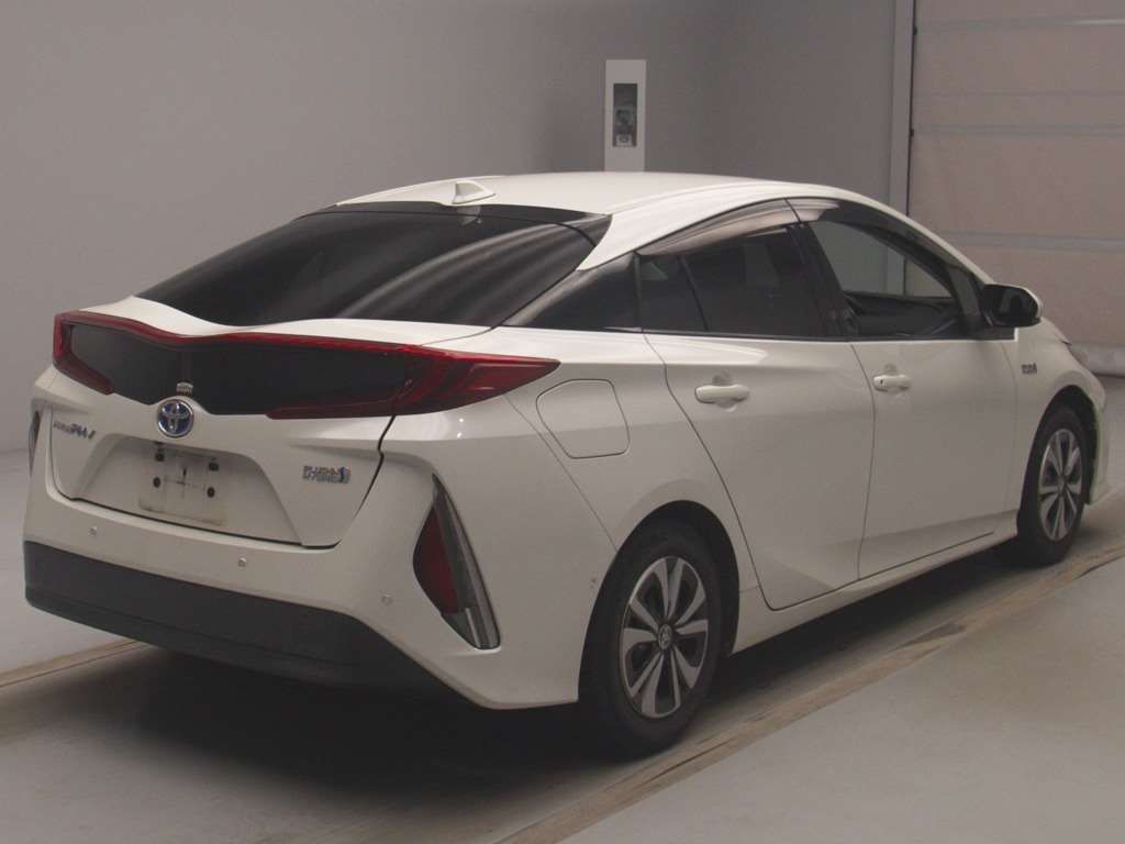 2019 Toyota Prius PHEV Sナビパッケージセーフティプラス auction photo 2