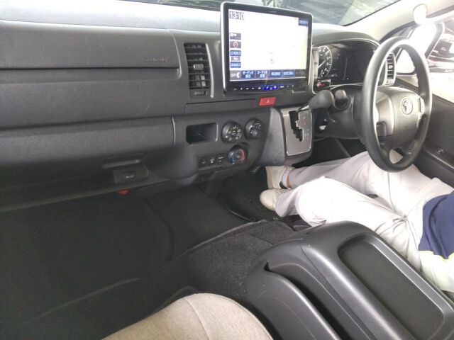 2024 Toyota Hiace DX GLパッケキャンP auction photo 3