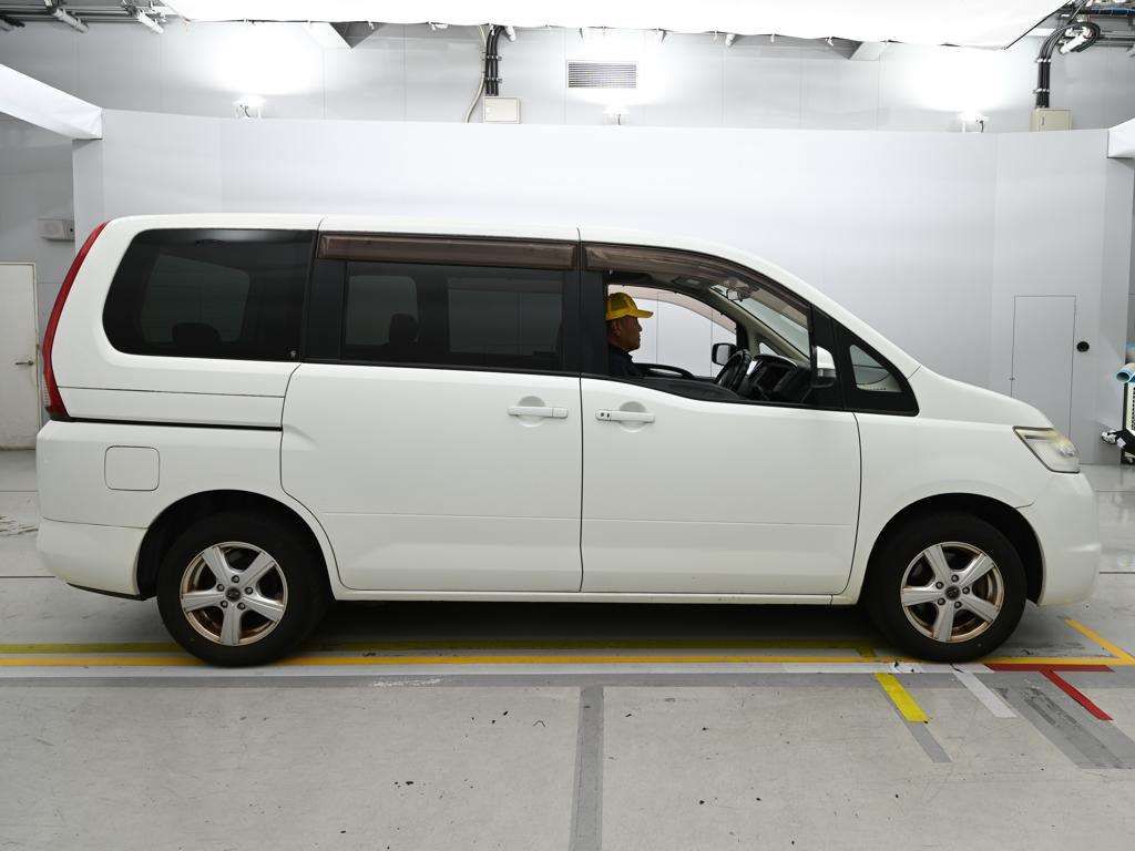 2010 Nissan Serena 20S Vセレクション 4WD auction photo 3