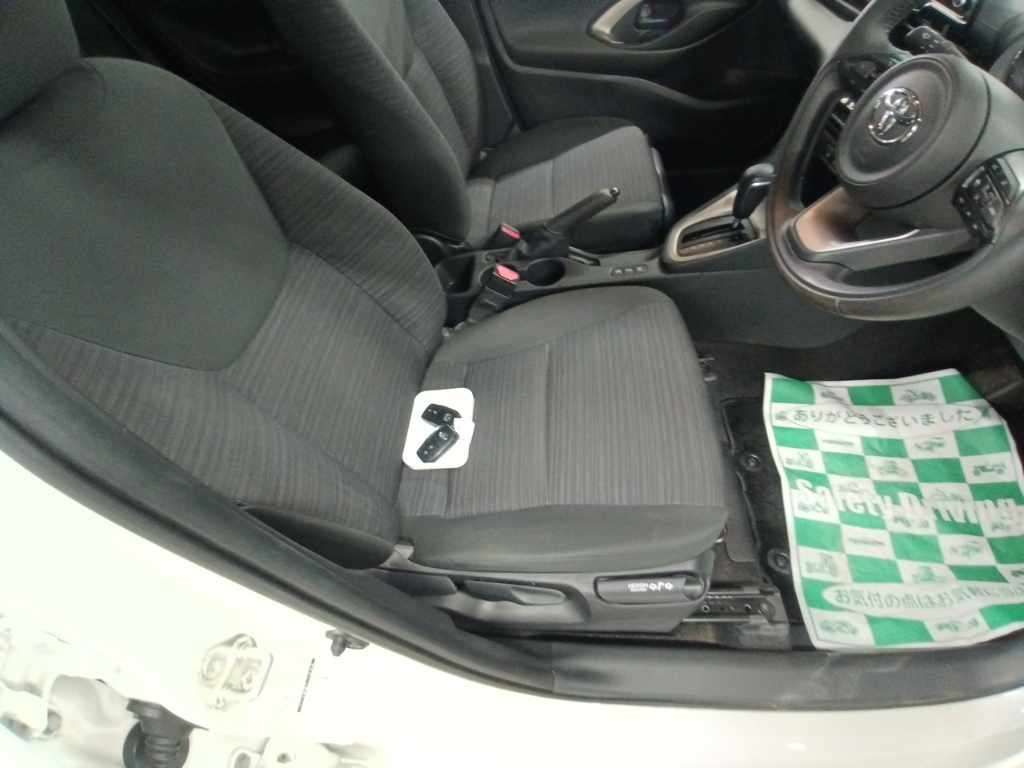 2022 Toyota Yaris ハイブリッドZ auction photo 10