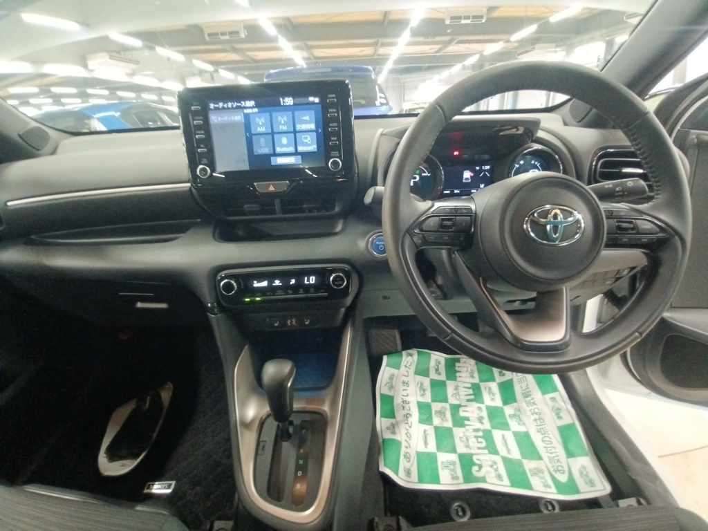 2022 Toyota Yaris ハイブリッドZ auction photo 11