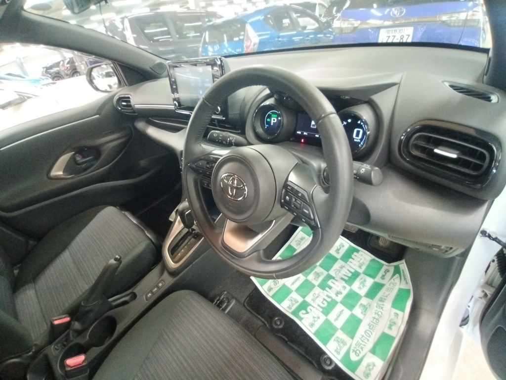 2022 Toyota Yaris ハイブリッドZ auction photo 9