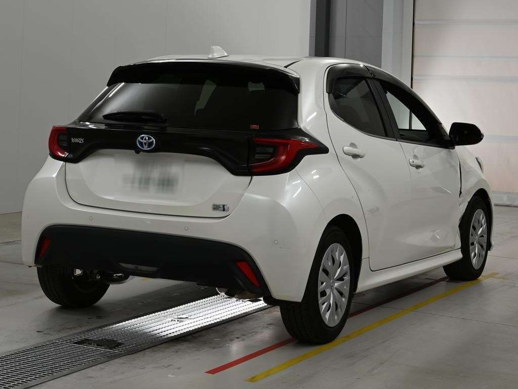 2022 Toyota Yaris ハイブリッドZ auction photo 2