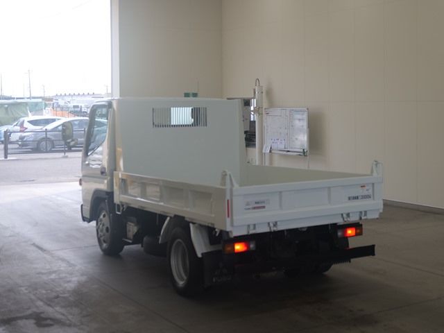 2019 Mitsubishi Fuso Canter dump auction photo 2