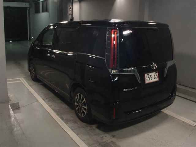 2017 Toyota Esquire Giプレミアムパッケージ auction photo 2