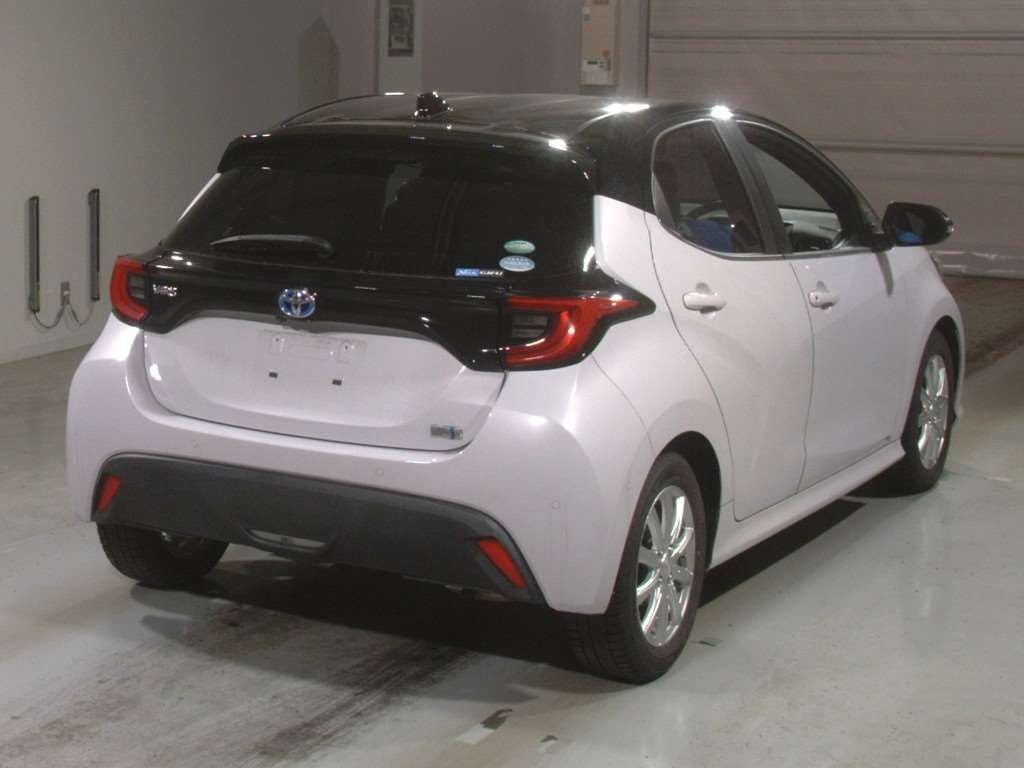2020 Toyota Yaris ハイブリッドZ auction photo 2