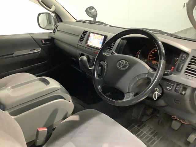 2010 Toyota Hiace auction photo 3