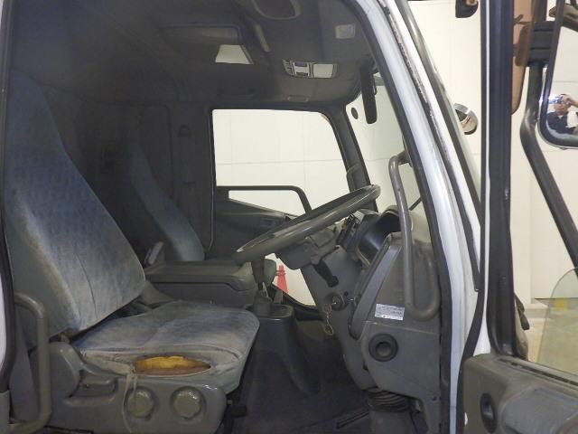 2000 Mitsubishi Fuso Fighter With crane auction photo 5