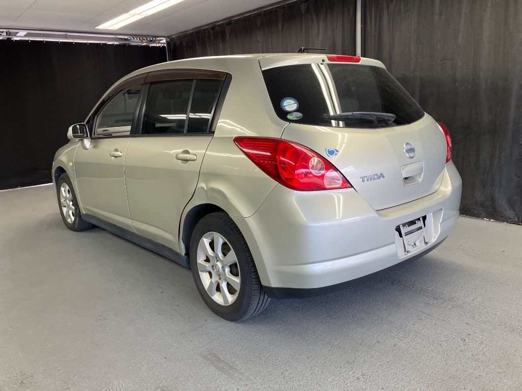 2007 Nissan ティーダ 15M auction photo 2
