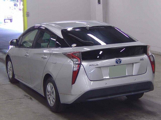 2016 Toyota Prius Sセーフティプラス auction photo 2