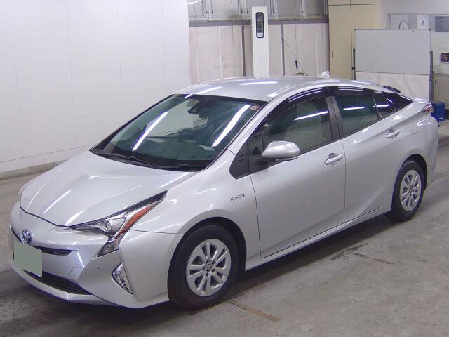2016 Toyota Prius Sセーフティプラス auction photo 4