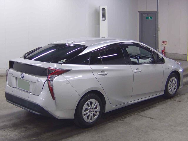 2016 Toyota Prius Sセーフティプラス auction photo 5
