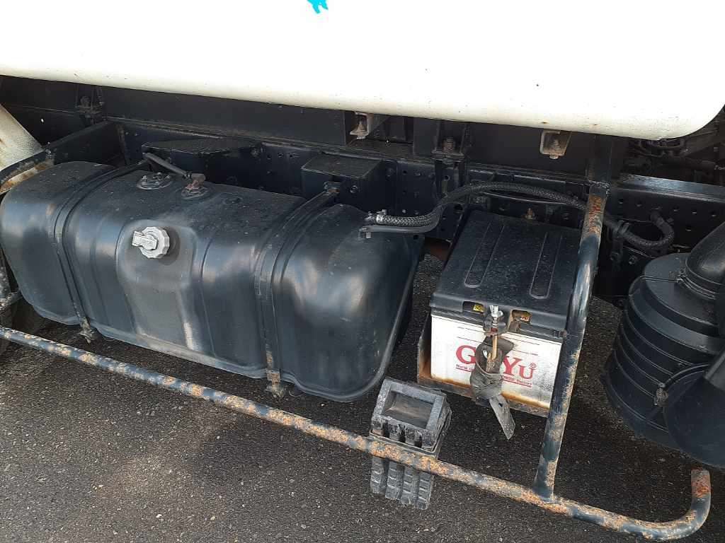 2006 Isuzu Elf auction photo 10