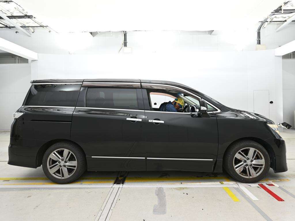 2012 Nissan Elgrand ライダー auction photo 3