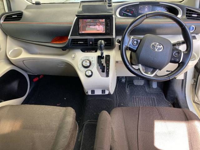 2015 Toyota Sienta ハイブリッドG auction photo 4