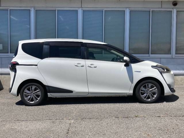 2015 Toyota Sienta ハイブリッドG auction photo 2