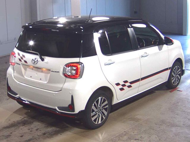 2021 Toyota Passo Moda G Package auction photo 5