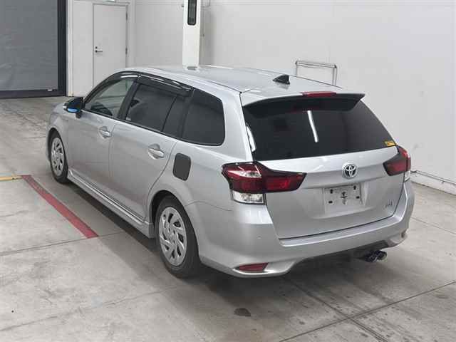 2018 Toyota Corolla Fielder ハイブリッド auction photo 2