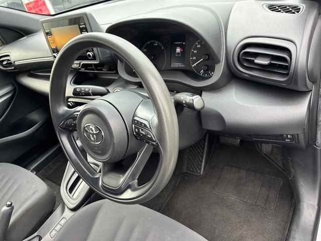2021 Toyota Yaris ハイブリッドX auction photo 3