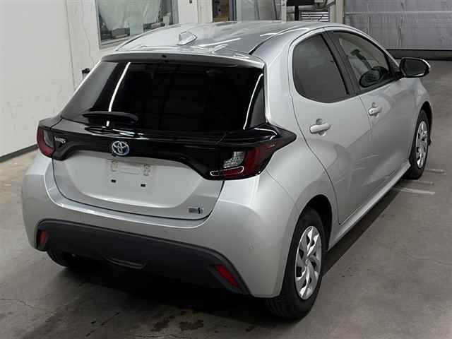 2021 Toyota Yaris ハイブリッドX auction photo 5