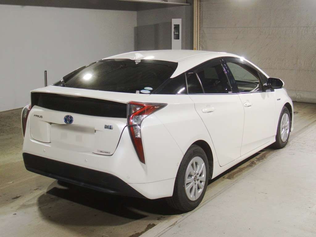 2017 Toyota Prius Sセーフティプラス auction photo 2